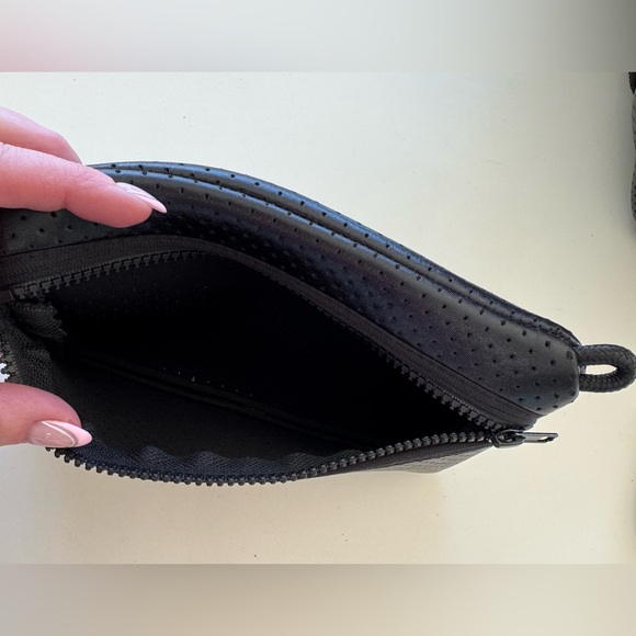 HAUTE SHORE Neoprene Tote with Zipper Wristlet Pouch - Picture 13 of 16